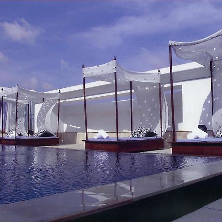 Hotel The Park Chennai Udogodnienia zdjęcie The pool at the Park