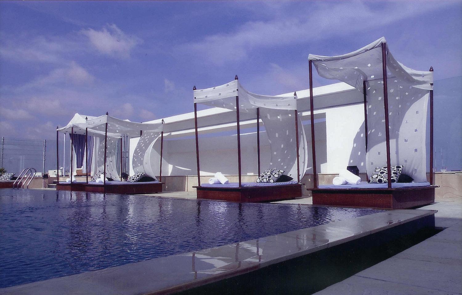 Hotel The Park Chennai Udogodnienia zdjęcie The pool at the Park